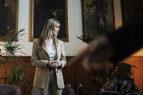 Begoña comunica al juez que no asistirá a la citación Burbuja info