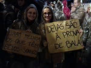 G Sob Chuva Manifestantes Fazem Novo Protesto Em Porto Alegre Rs