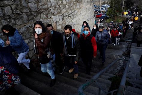 España relaja restricciones por Covid