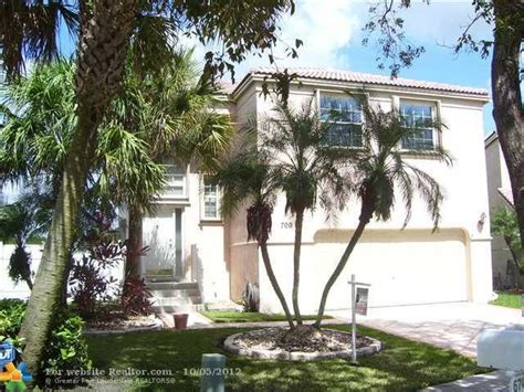 700 NW 158th Ln Pembroke Pines FL 33028 Realtor