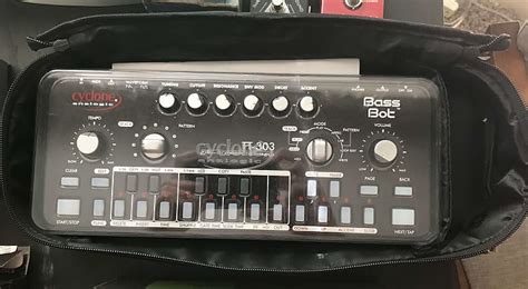 Cyclone Analogic TT 303 Bass V2 RARE LIKE NEW Reverb