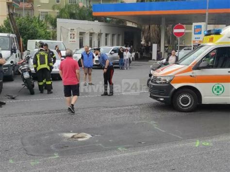 Sanremo Esce Dal Benzinaio Con Lo Scooter Centrato Da Una Moto