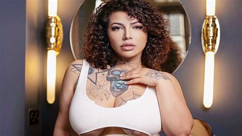 Queen Azita Great Curvy Model Biography Wiki Plus Size Fashion New