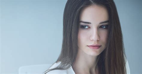 Pretty Brunette 9GAG