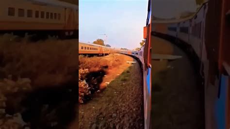 Shatabdi Exp Vs Humsafar Exp Train Race Two Train Parallerl Speed