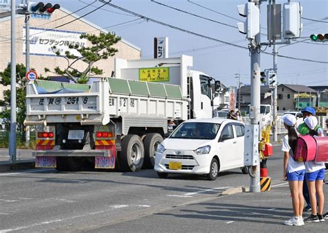 【写真・画像】＜オスプレイ 配備の先に＞駐屯地工事、土砂運搬始まる 佐賀市内9カ所に交通誘導員 行政・社会 佐賀県のニュース 佐賀新聞