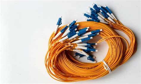 What Are the Functions of Common Fiber Cable Connectors?