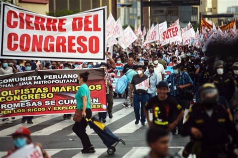 Los Bonos De Perú Caen Por Inquietud Ante Inestabilidad Política