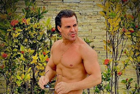 Eduardo Costa Posta Foto Sem Camisa E Filosofa