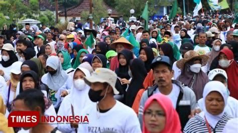 Puluhan Ribu Peserta Ikuti Jalan Sehat Abad Nu