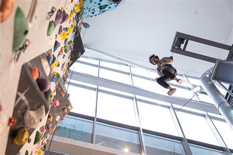 La Salle D Escalade De Climb Up Lyon Confluence En Photos Et Vid Os