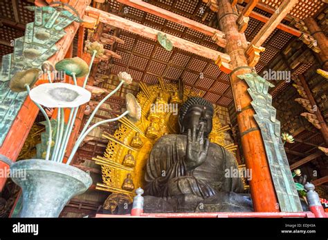 El Gran Buda Daibutsu Den En Todai ji en Nara Japón Fotografía de