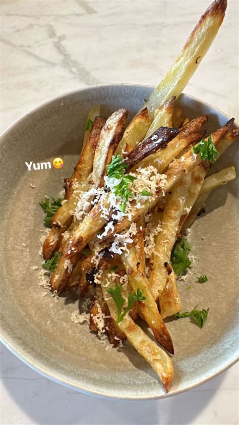 Homemade garlic fries — Rrayyme