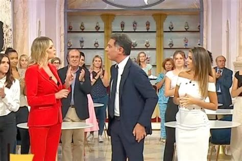 I Fatti Vostri Tiberio Timperi Fa Una Gaffe Con Anna Falchi Che