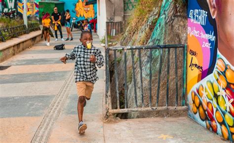 Medellin Comuna Street Art Private Walking Tour Getyourguide