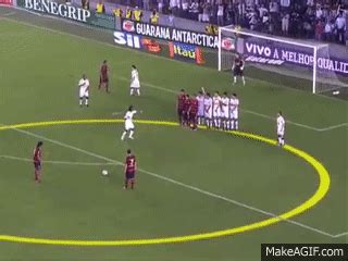 Gol De Falta Do Ronaldinho Por Baixo Da Barreira Contra Santos 4 X