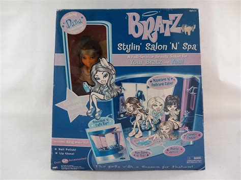 Bratz Stylin' Salon 'N' Spa Playset ,2002 MGA Exlusive DANA Doll ...