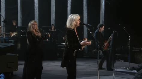 Watch Fleetwood Macs Christine Mcvie Perform Everywhere Live In 1997