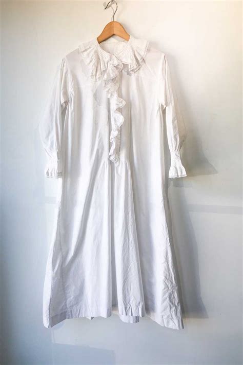 Vintage Victorian White Lace Trim Nightgown Gem