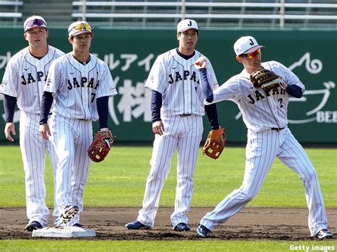 侍戦士を支える城石憲之コーチ 「生きている球」名手・源田もノックを絶賛 Baseball King