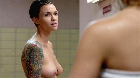 Ruby Rose Erhob Sich Oben Ohne Szene Auf Xhamster