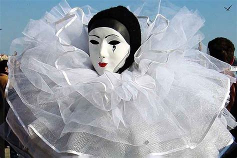 Pierrot E Colombina Carnaval - Arlequim, Pierrot e Colombina: Conheça a origem de personagens ...