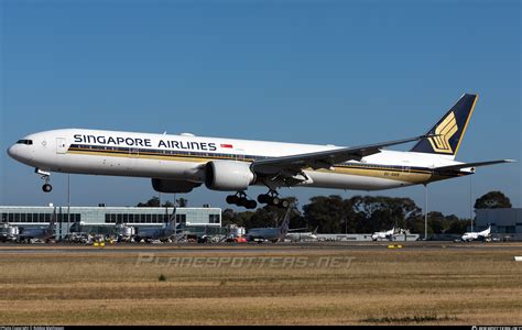 V Swb Singapore Airlines Boeing Er Photo By Robbie Mathieson