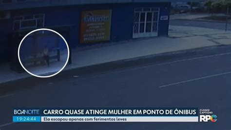 Carro Invade Cal Ada Atinge Ponto De Nibus E Quase Atropela Mulher