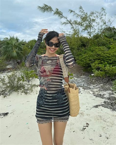 Lisa Blackpink Tung Nh Bikini N N M M I