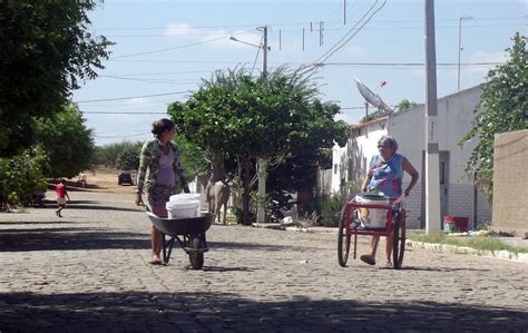 Fotos colapso no abastecimento d água muda o dia a dia de milhares no