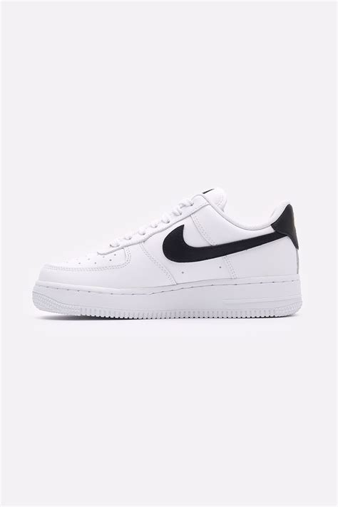 Купить белые женские кроссовки WMNS Air Force 1 07 ESS от Nike CZ0270