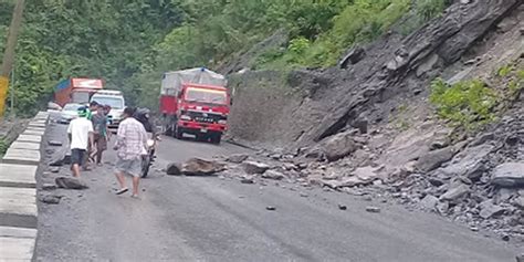 अठार घन्टापछि एकतर्फी खुल्यो पृथ्वी राजमार्ग Himal Press