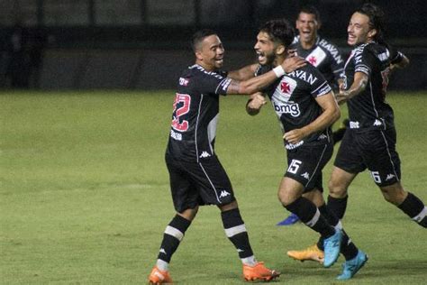 Vasco vence clássico respira na briga contra o rebaixamento e afunda o