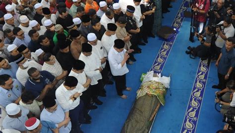 Anwar Imamkan 5000 Jemaah Solat Jenazah Salahuddin Kosmo Digital