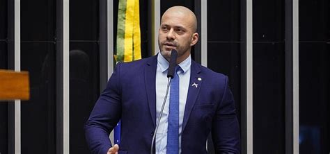 Moraes mantém prisão de Daniel Silveira após descumprimento de