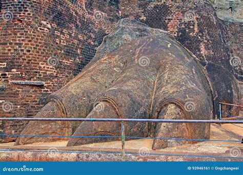 Sigiriya Lion Paw Terrace - Sri Lanka UNESCO World Heritage Stock Image ...