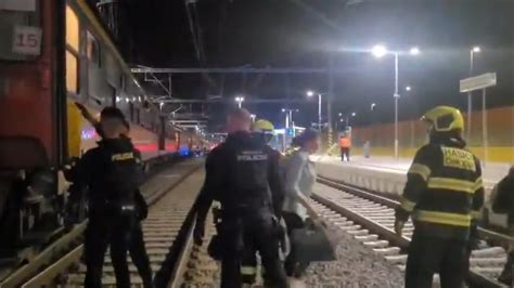 Un choque frontal entre dos trenes en la República Checa deja al menos