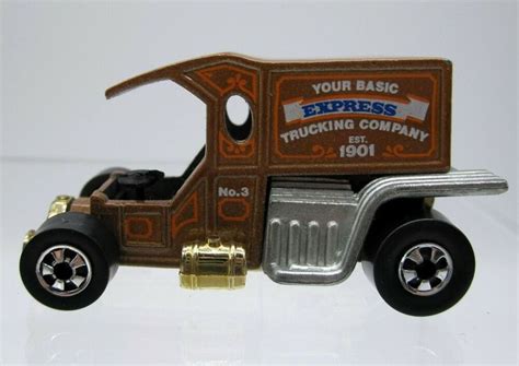 Vintage 1976 Hot Wheels T Totaller With Gold Base