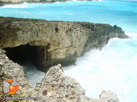 Trace Des Falaises Littoral De Anse Bretrand