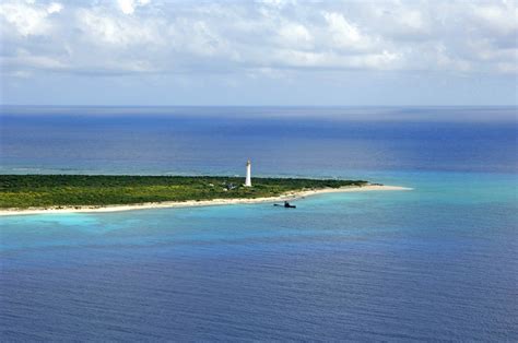 Castle Island Light Lighthouse in AC, Bahamas - lighthouse Reviews ...