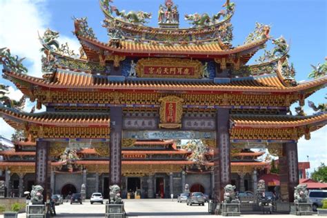 The Temples of Tainan - Adventures Around Asia