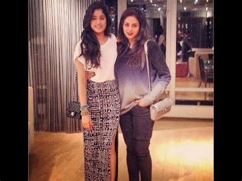 See Jhanvi Kapoor Hot Pictures With Sridevi Filmibeat