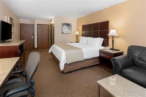 Wyndham Riverfront Hotel North Little Rock, AR - See Discounts