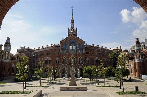 10 Historical Monuments In Barcelona