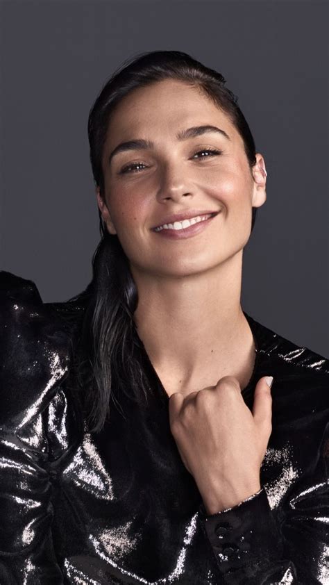 Cute, smile, Gal Gadot, leather coat, 720x1280 wallpaper | Beleza de ...