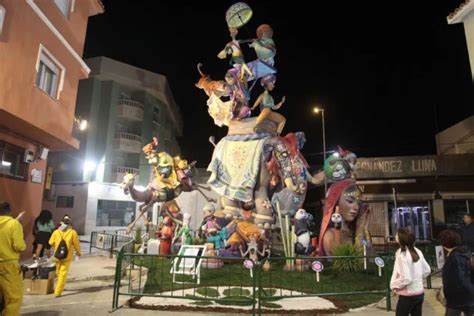 Un Paseo Por Las Fallas De La Comarca As Son Los Monumentos De