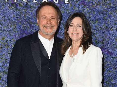 Who Is Billy Crystal S Wife All About Janice Crystal