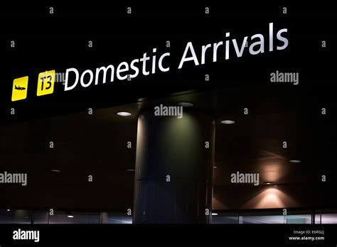 Melbourne airport brisbane arrivals hi-res stock photography and images ...