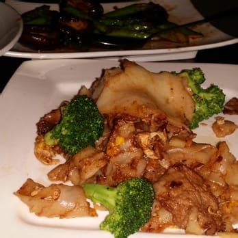 Bai Tong Thai Restaurant - 481 Photos - Thai - Tukwila, WA - Reviews - Menu - Yelp