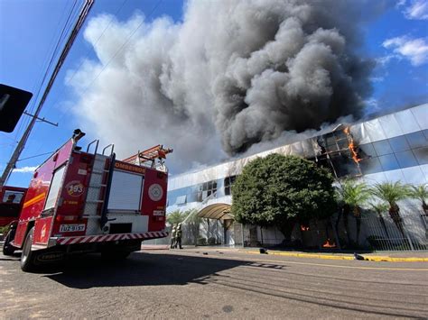 Incêndio atinge prédio da Luz da Lua em Novo Hamburgo Novo Hamburgo